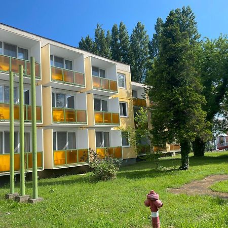 Aranypart Hostel Siofok Exterior photo